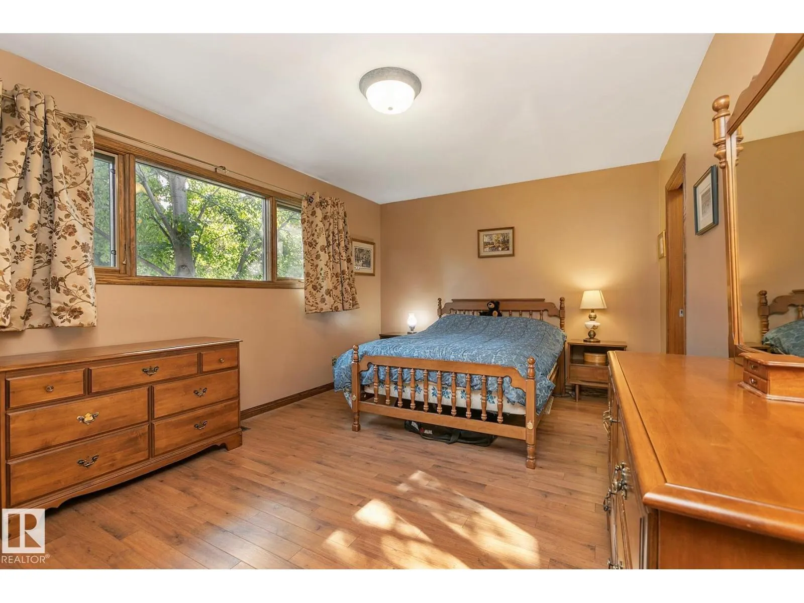 11612 36 AV NW