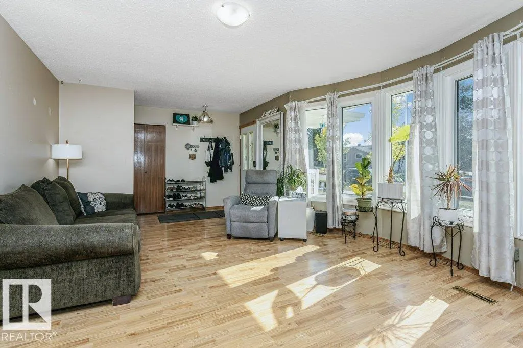 27 MILLGROVE DR