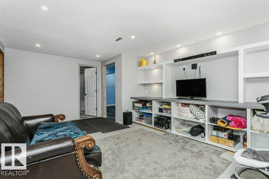27 MILLGROVE DR