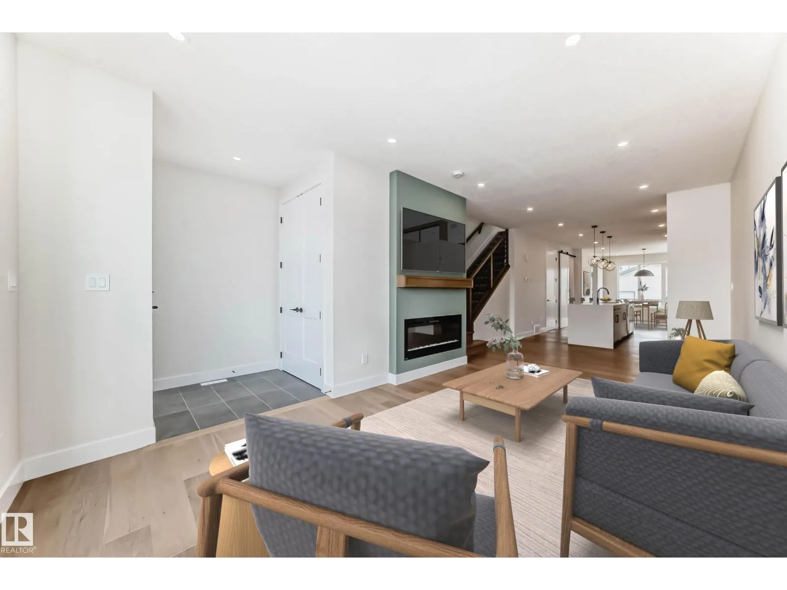 9633 85 ST NW