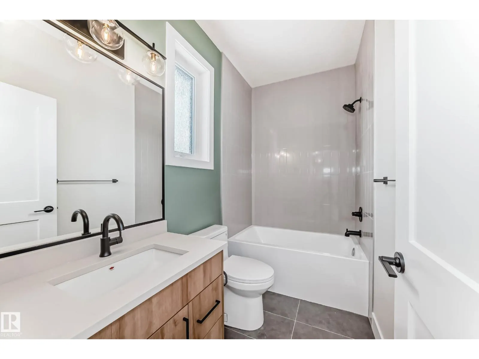 9633 85 ST NW