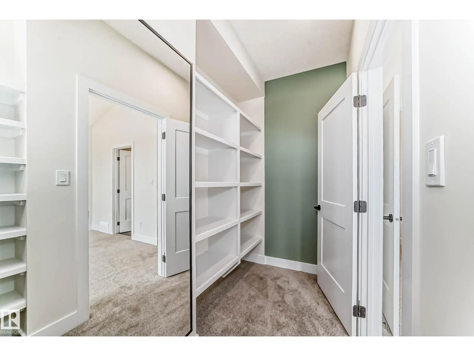 9633 85 ST NW