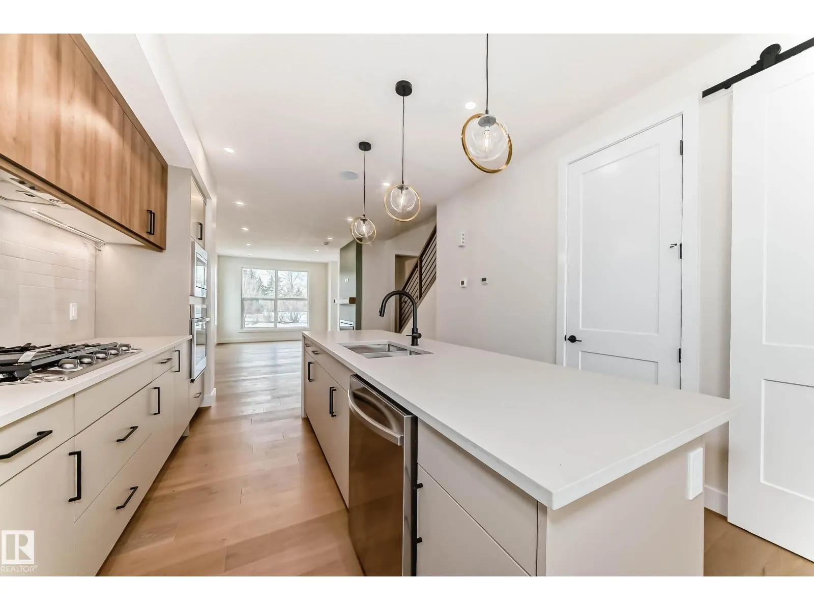 9633 85 ST NW