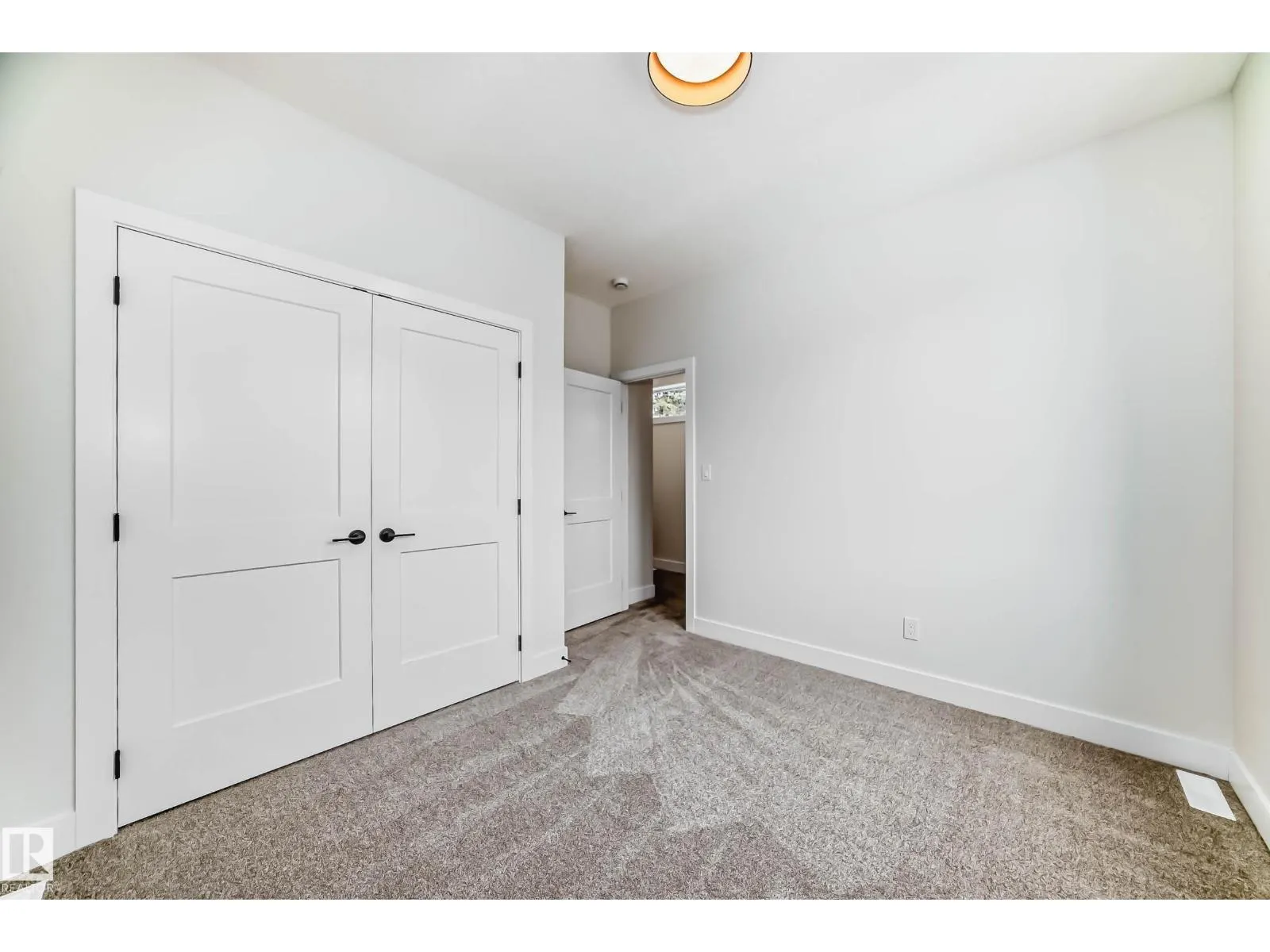 9633 85 ST NW