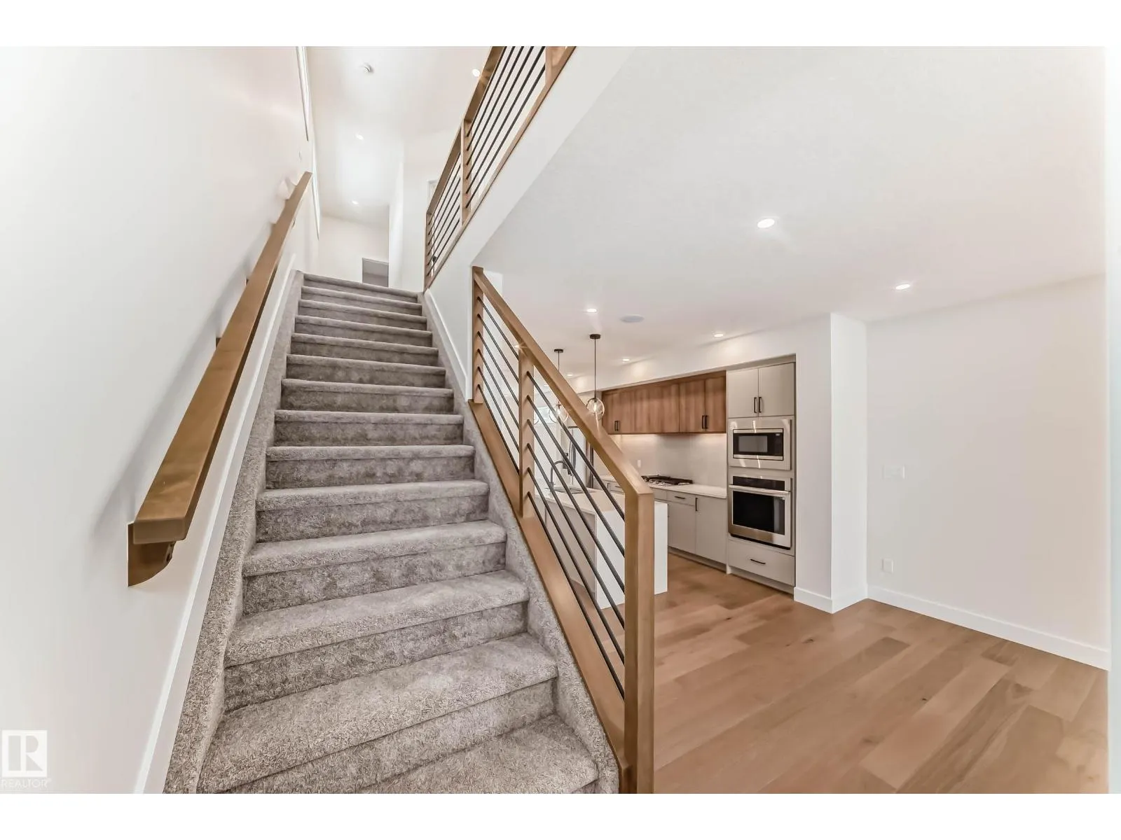 9633 85 ST NW