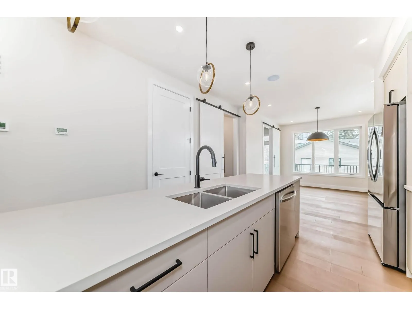 9633 85 ST NW
