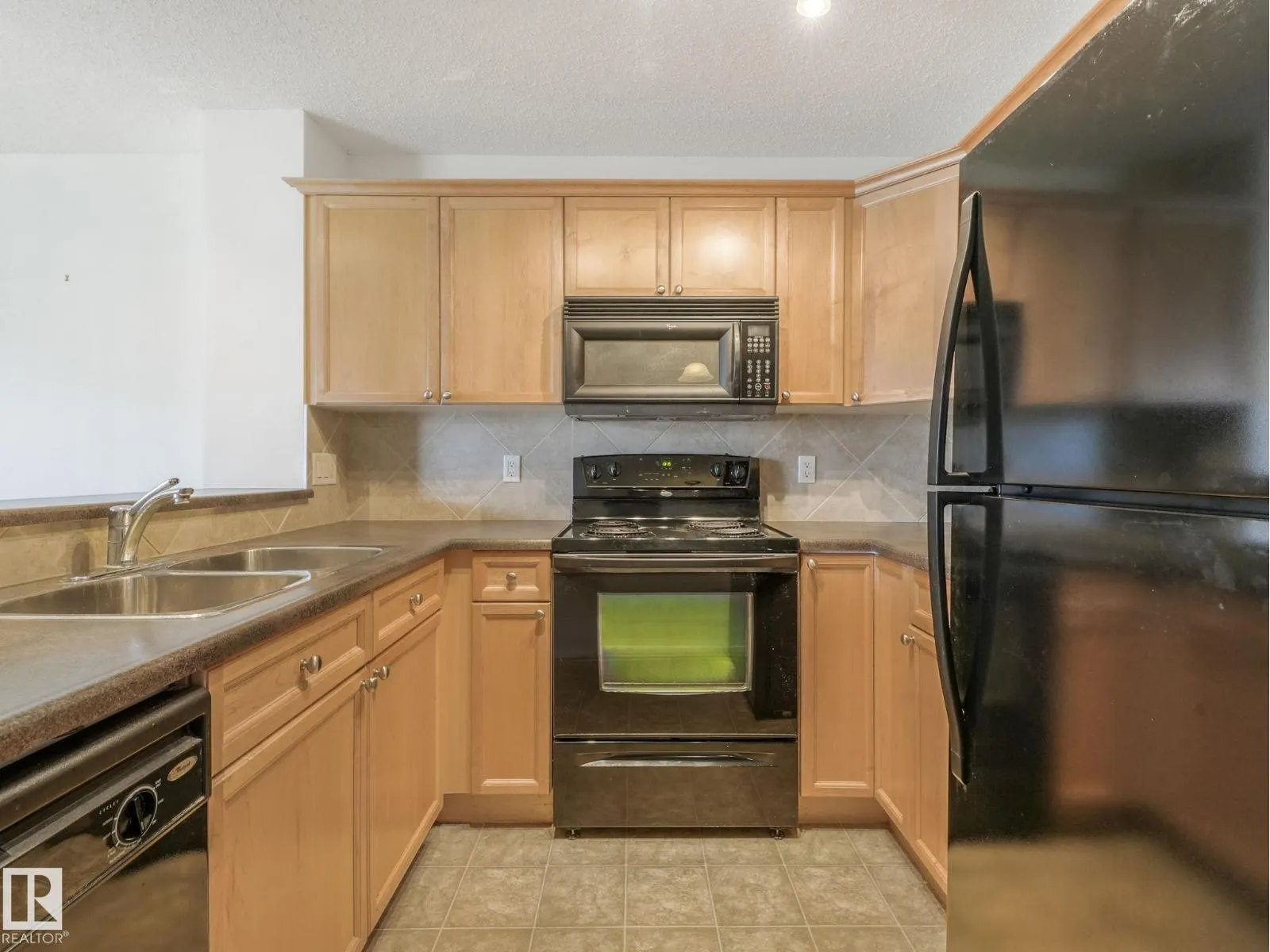 #413 13830 150 AV NW