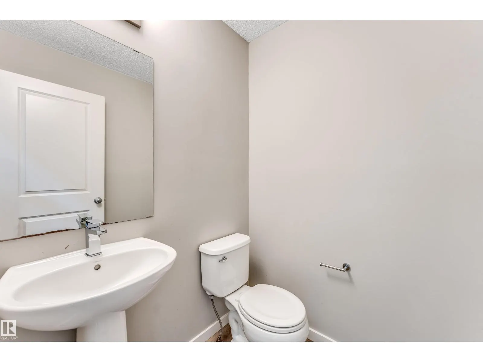 707 40 ST SW