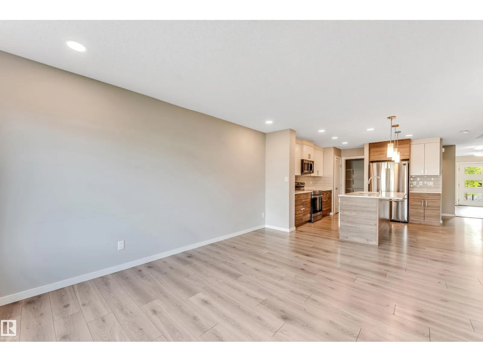 707 40 ST SW