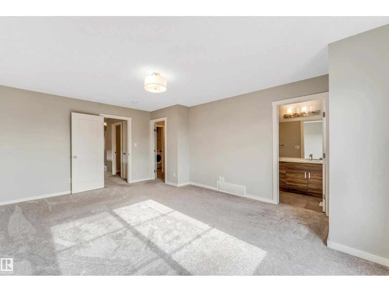 707 40 ST SW