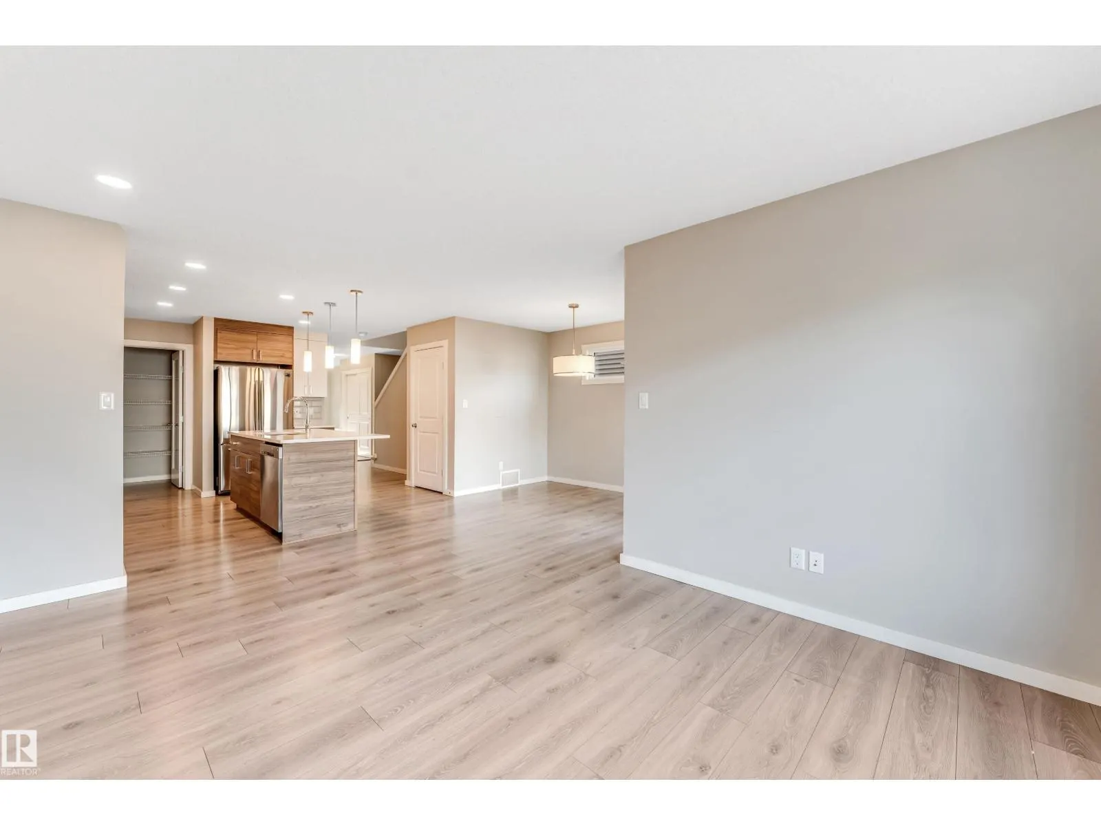 707 40 ST SW
