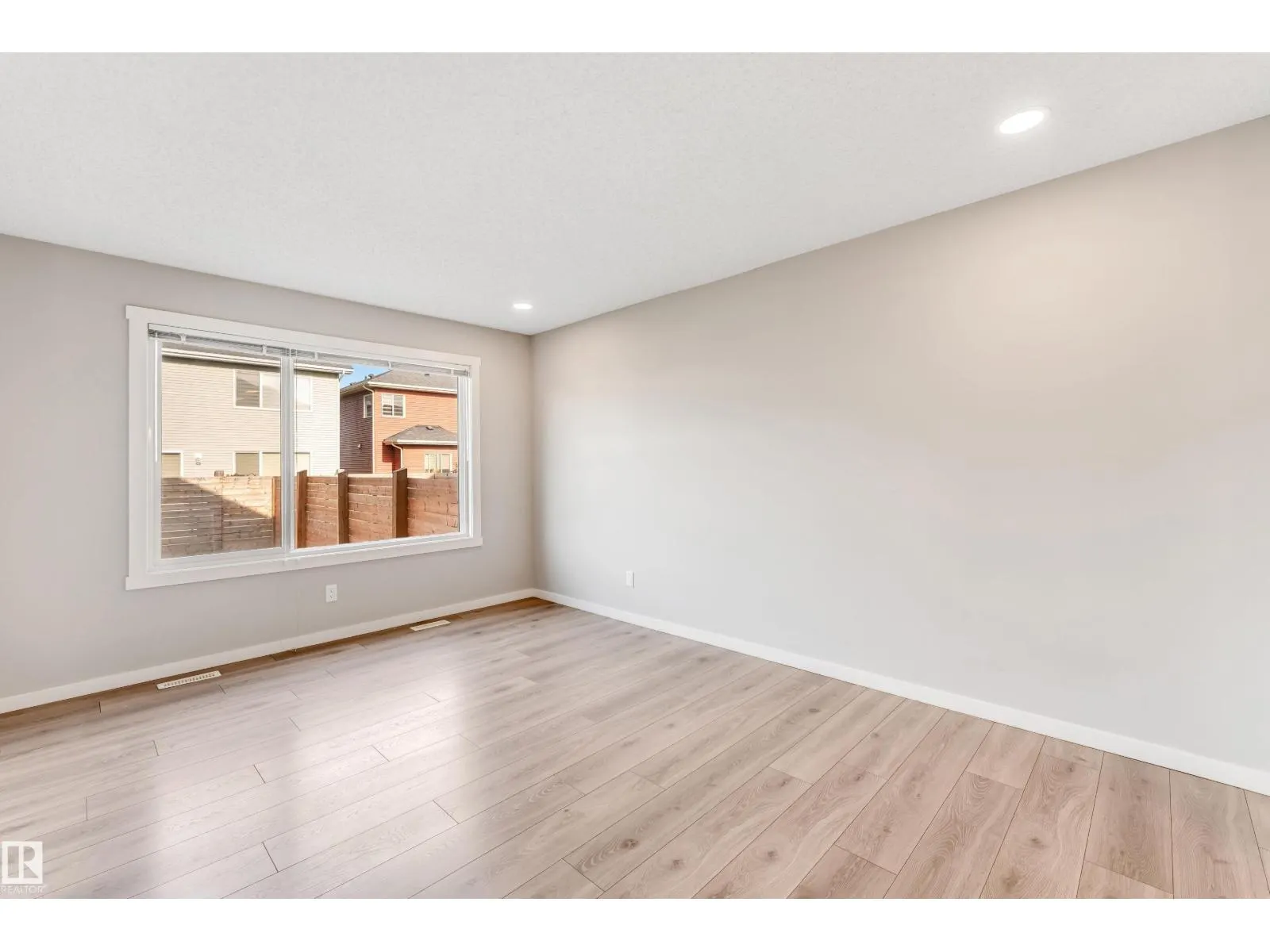 707 40 ST SW