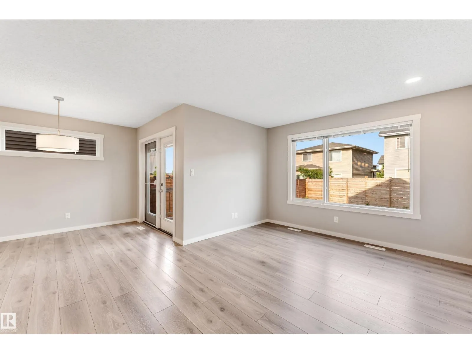 707 40 ST SW