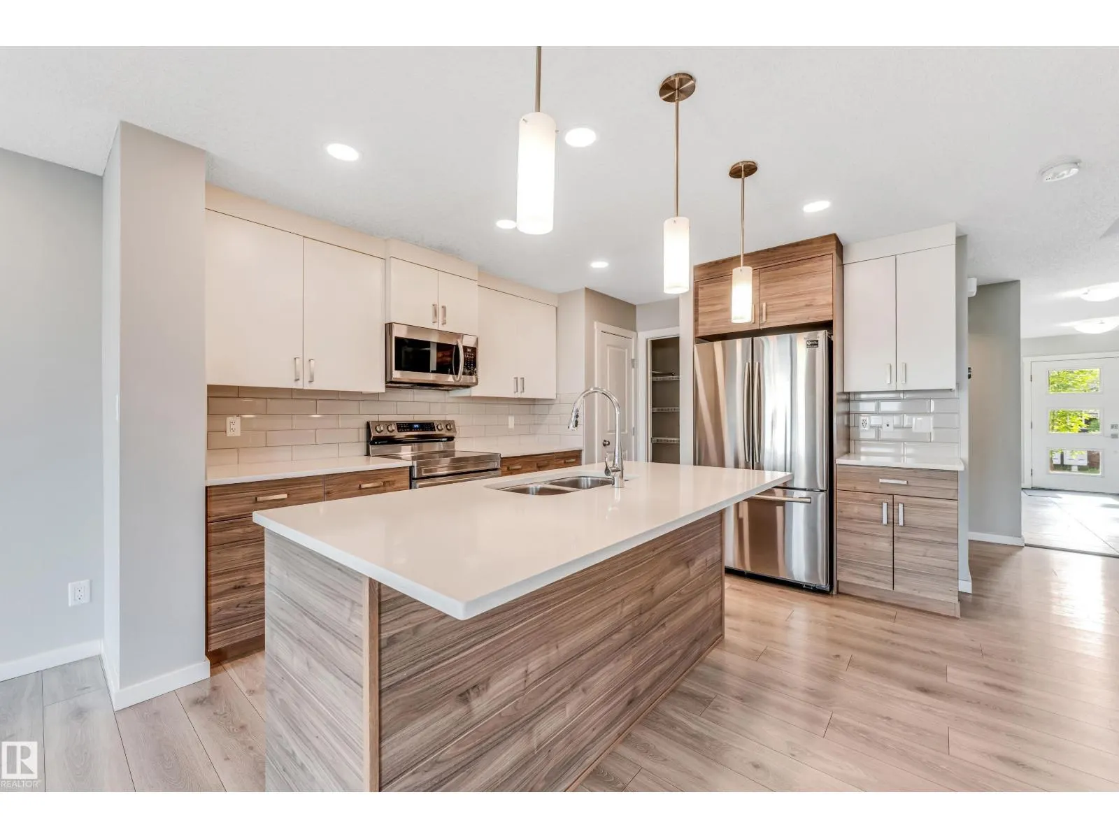 707 40 ST SW