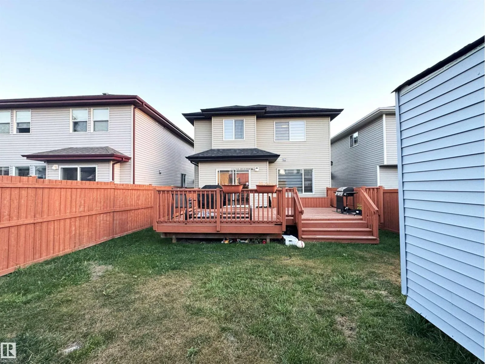 3008 24 AV NW