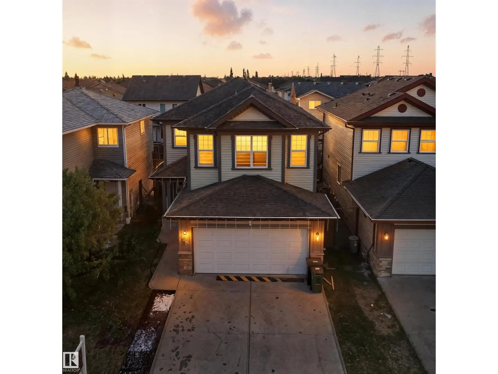 3008 24 AV NW