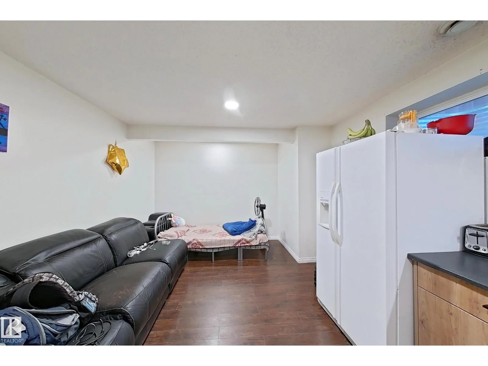 3008 24 AV NW