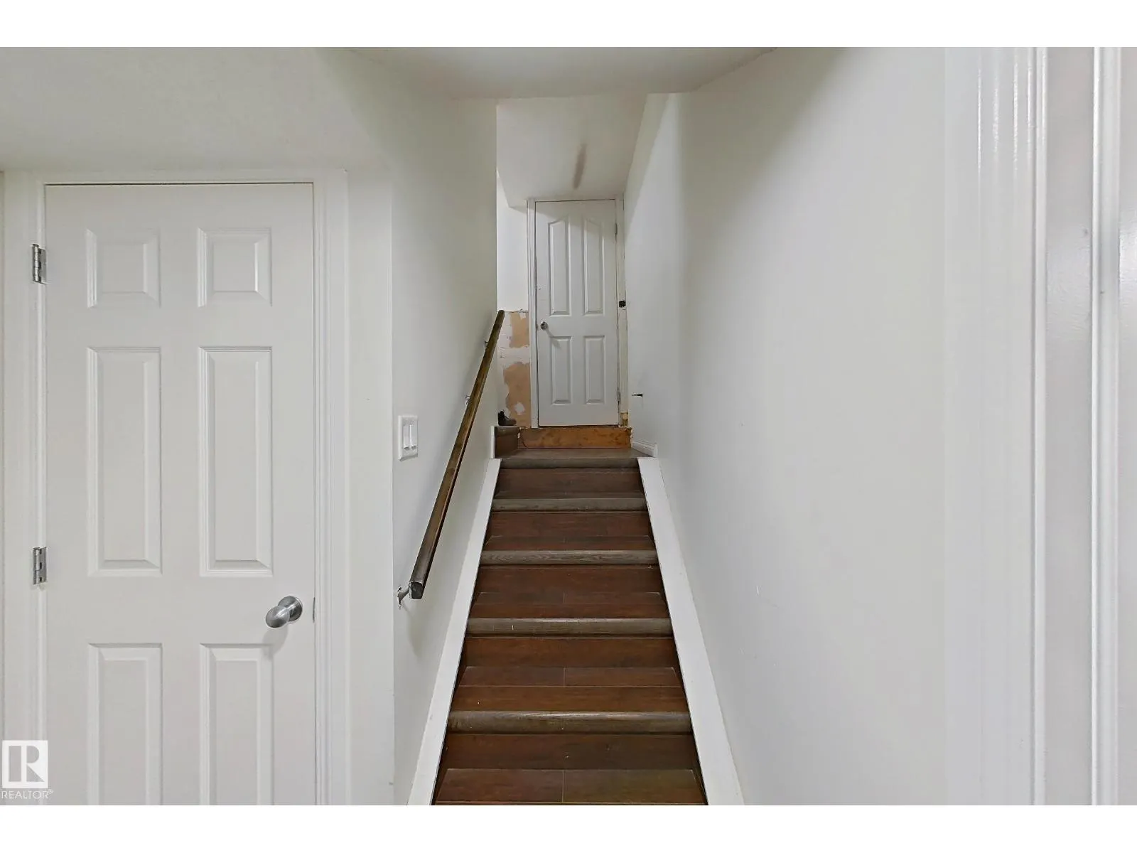 3008 24 AV NW