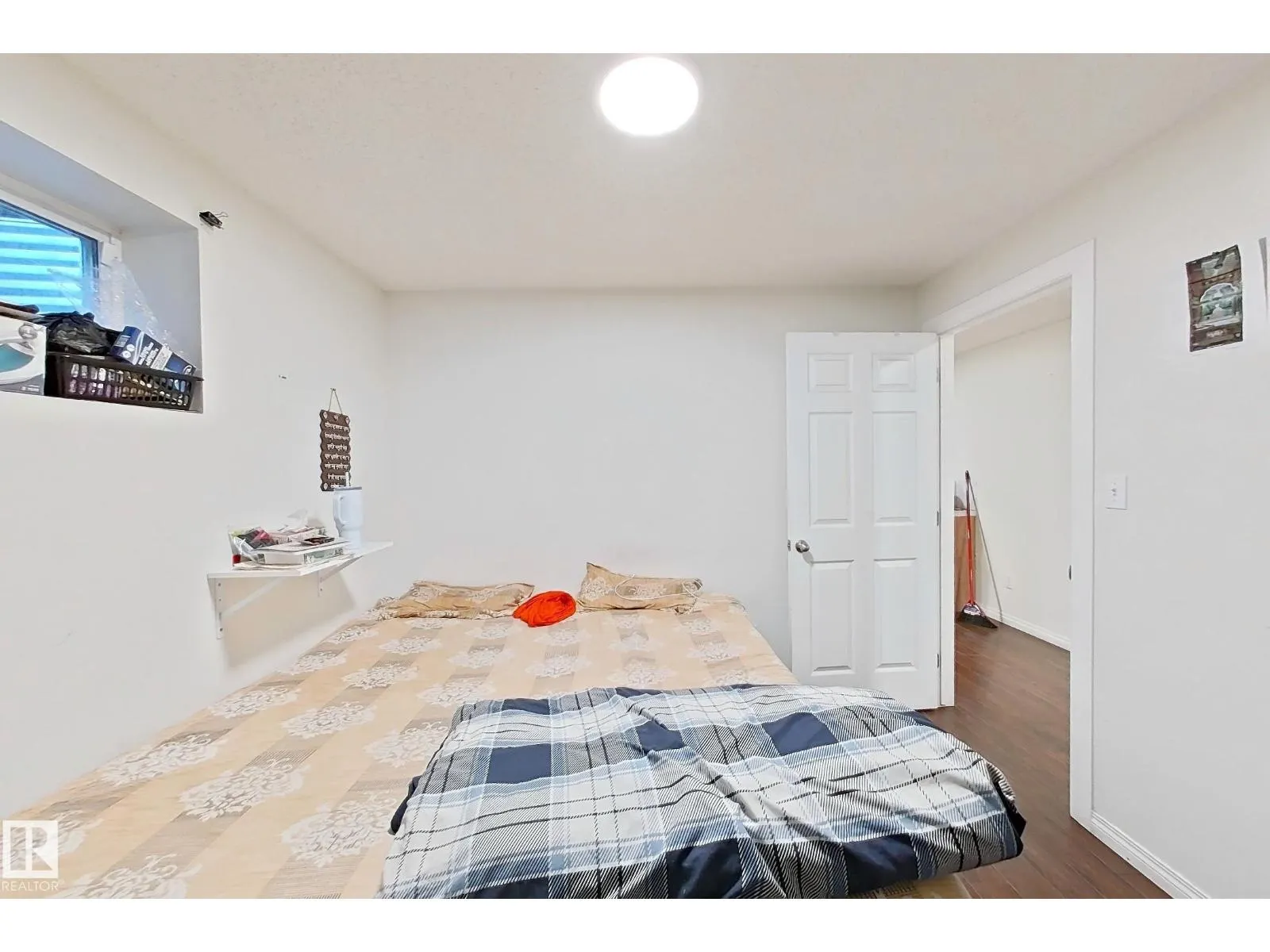 3008 24 AV NW