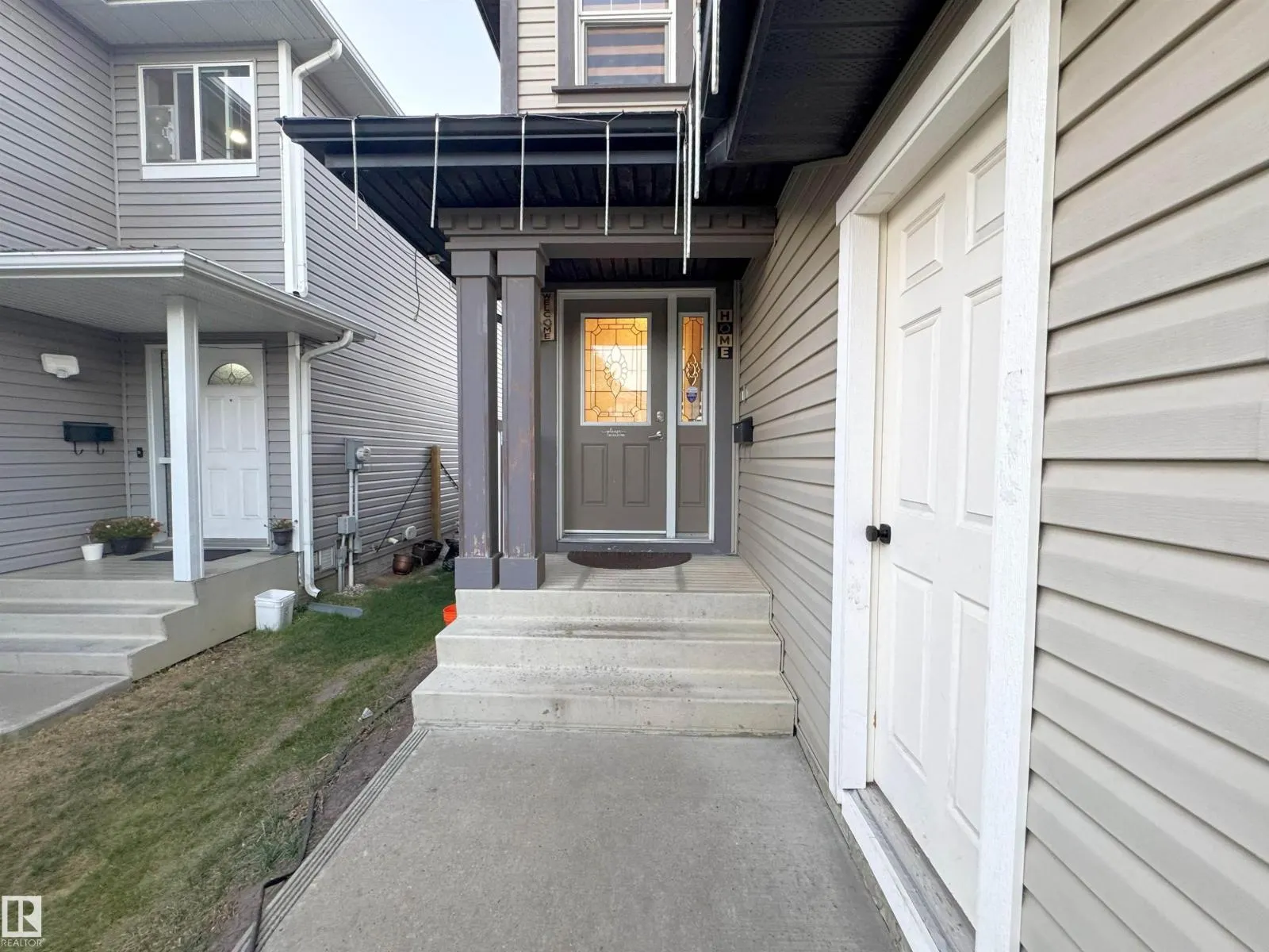 3008 24 AV NW