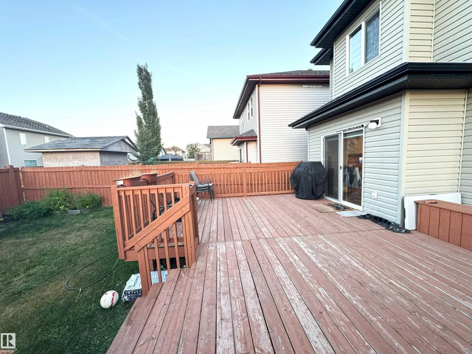 3008 24 AV NW