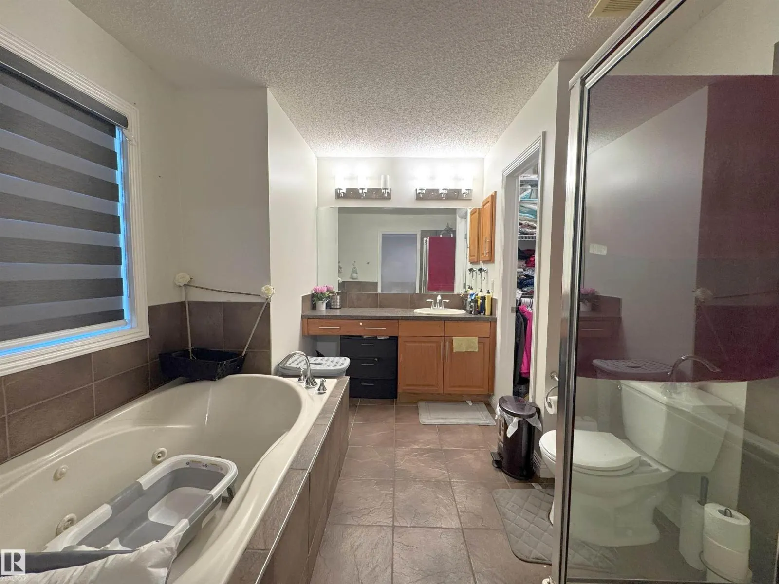 3008 24 AV NW