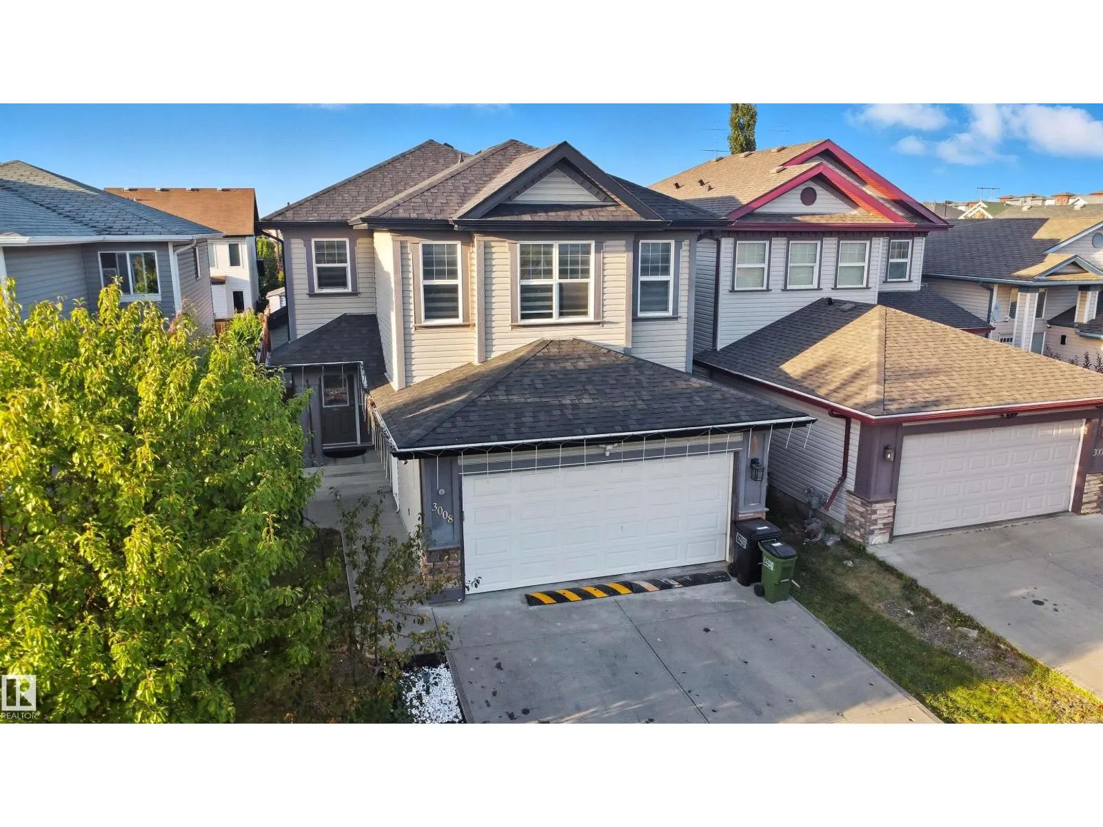 3008 24 AV NW