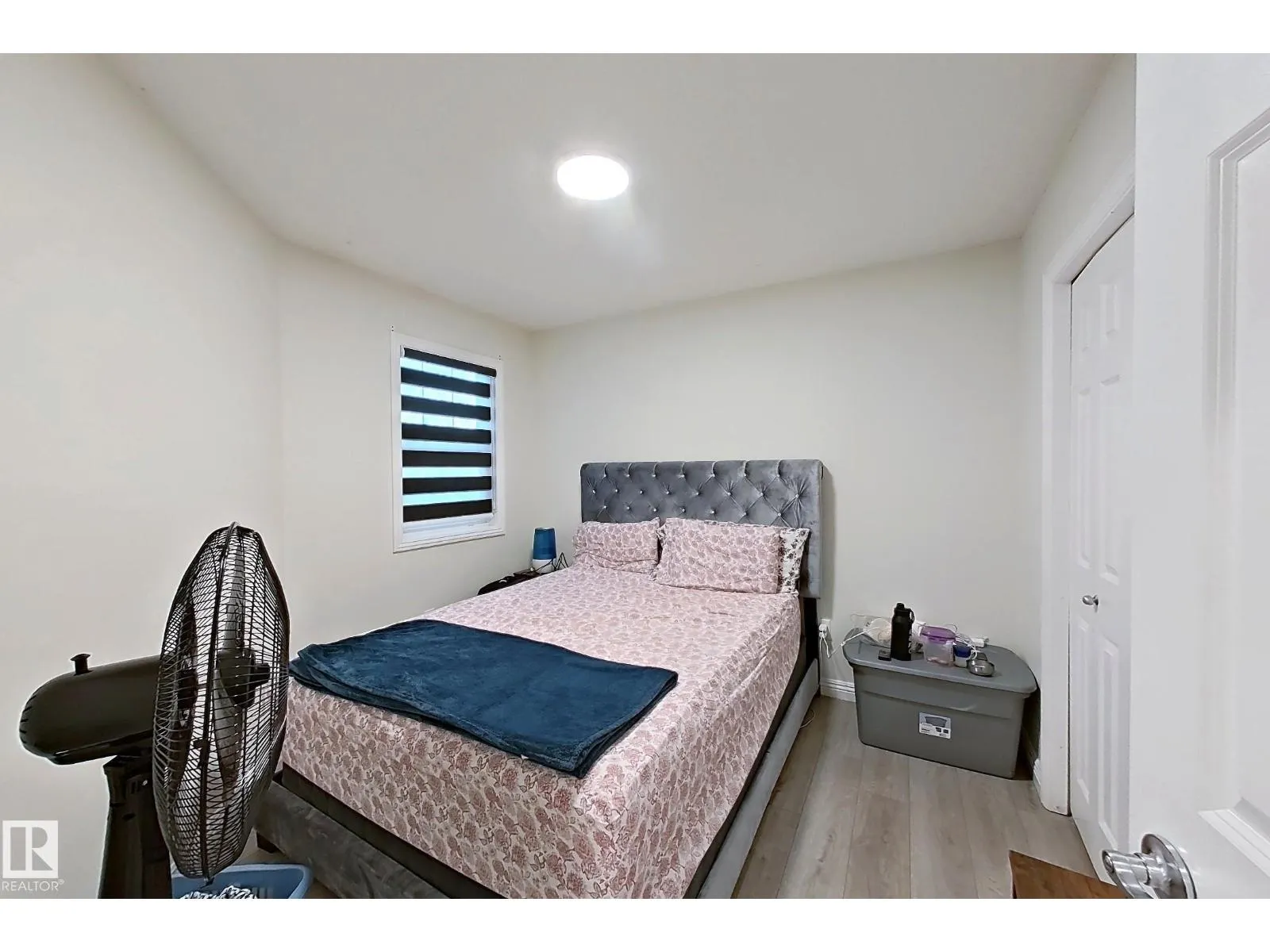 3008 24 AV NW