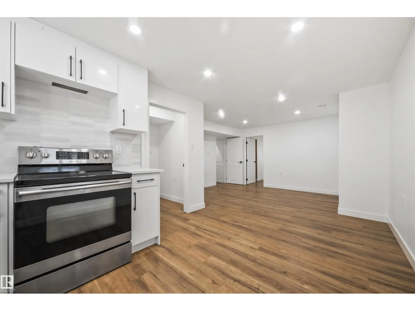8125 84 AV NW