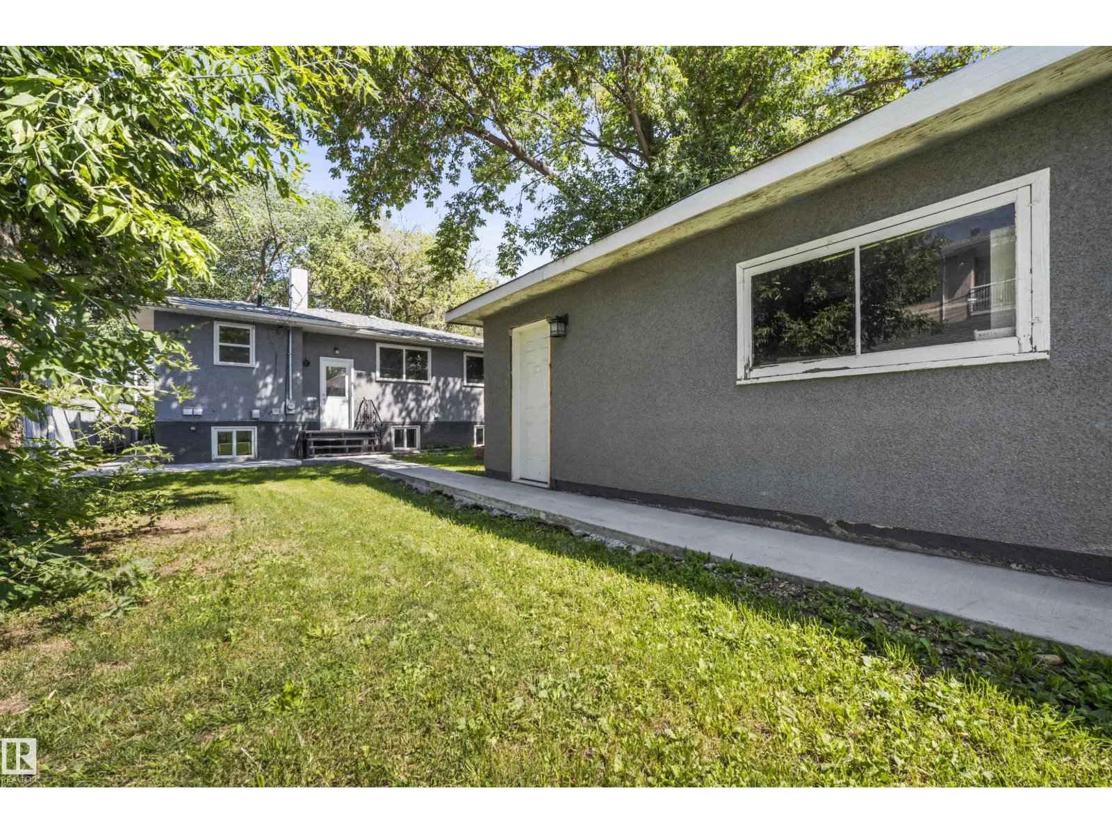 8125 84 AV NW