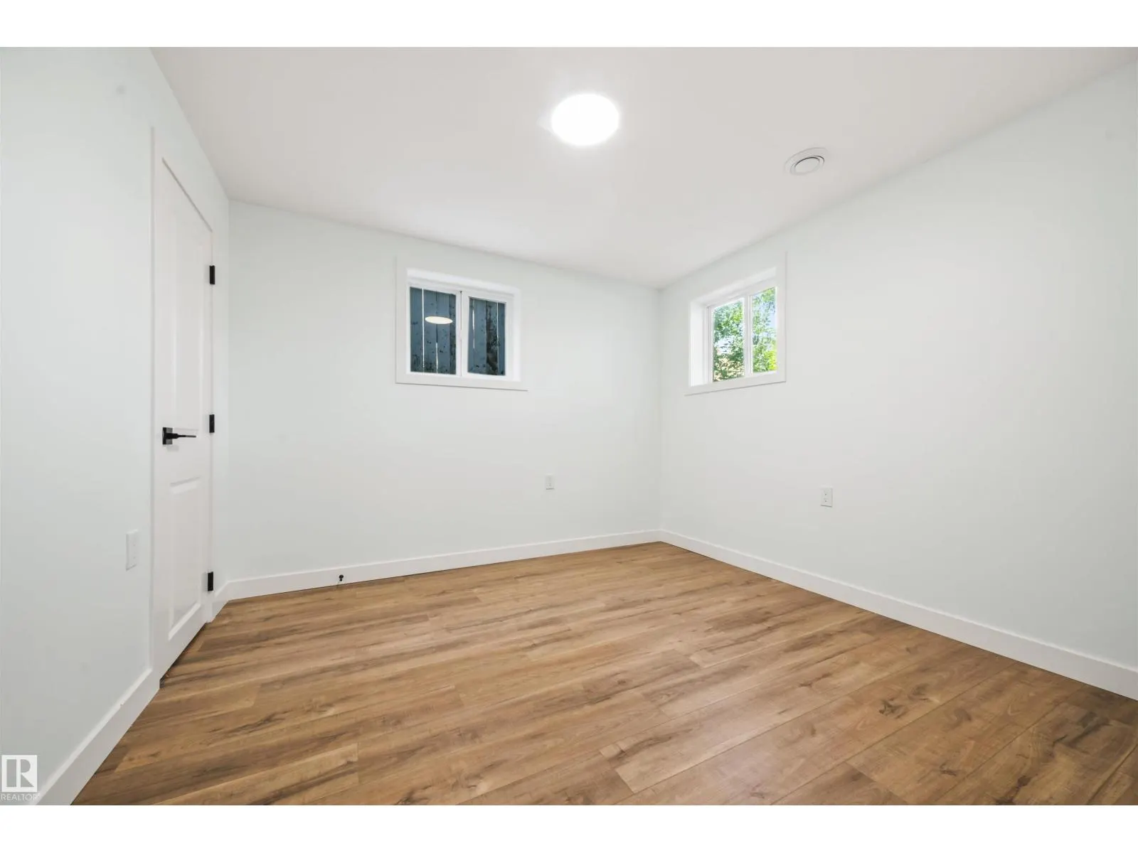8125 84 AV NW