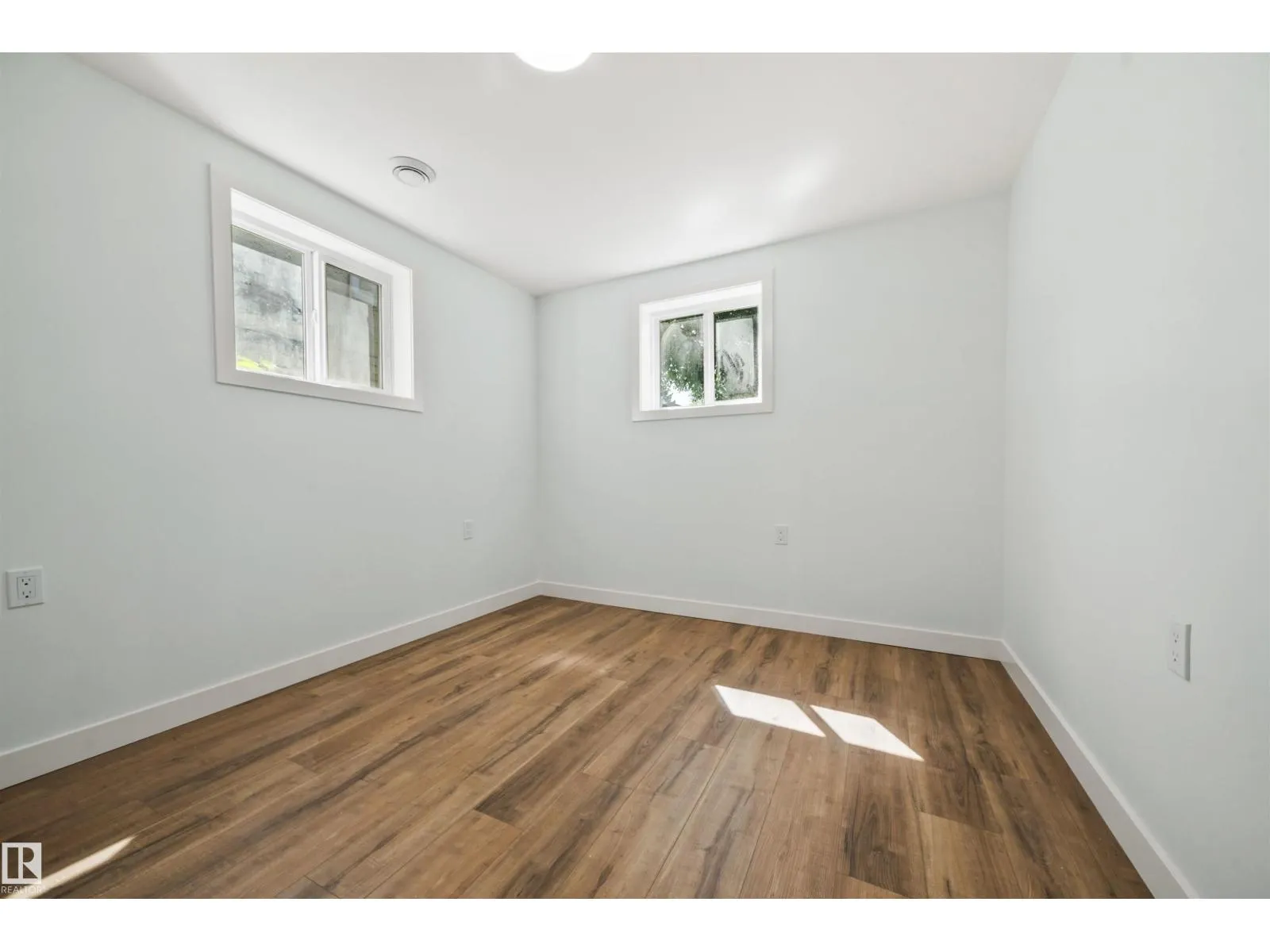 8125 84 AV NW