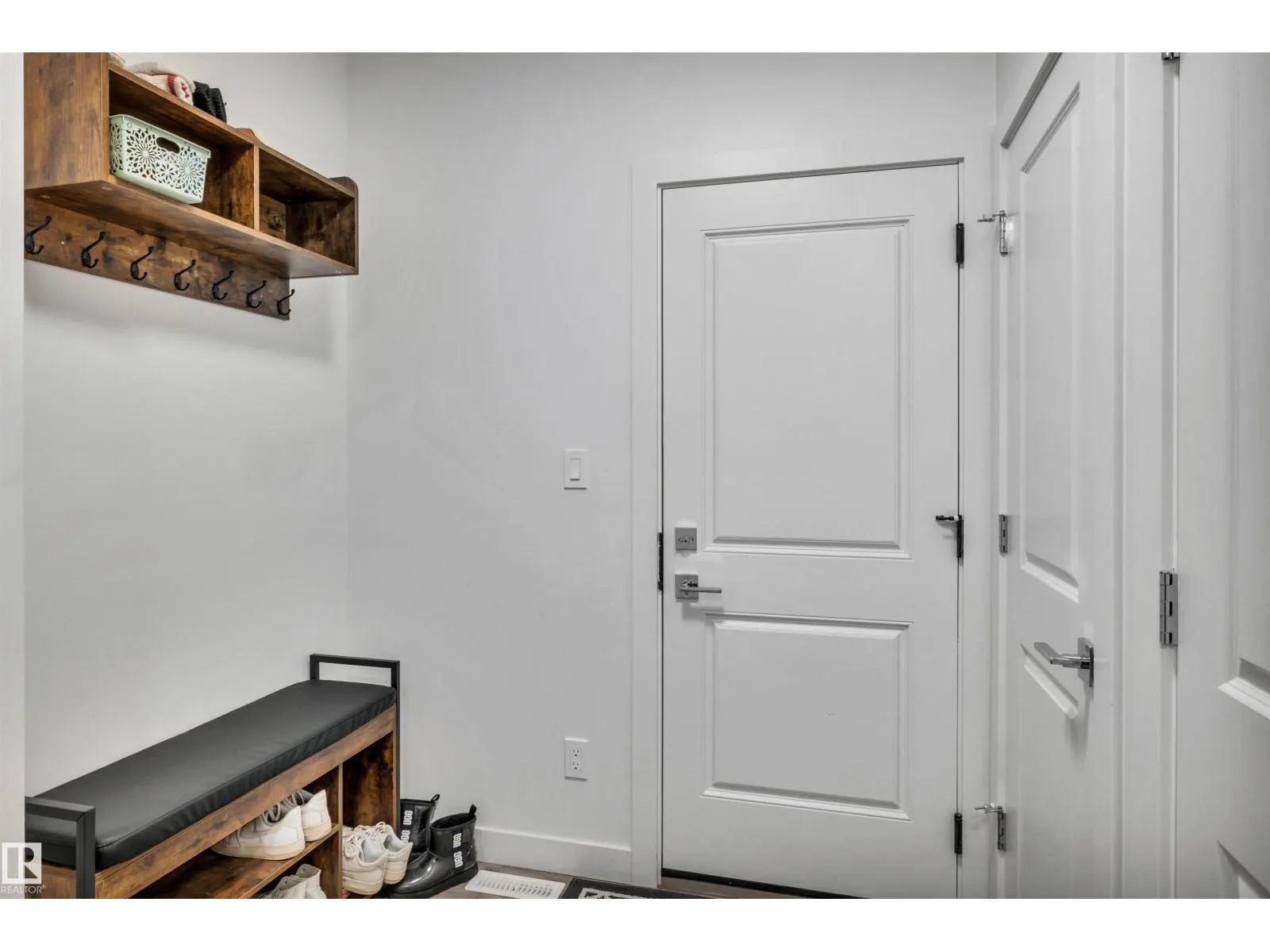#52 5122 213A ST NW