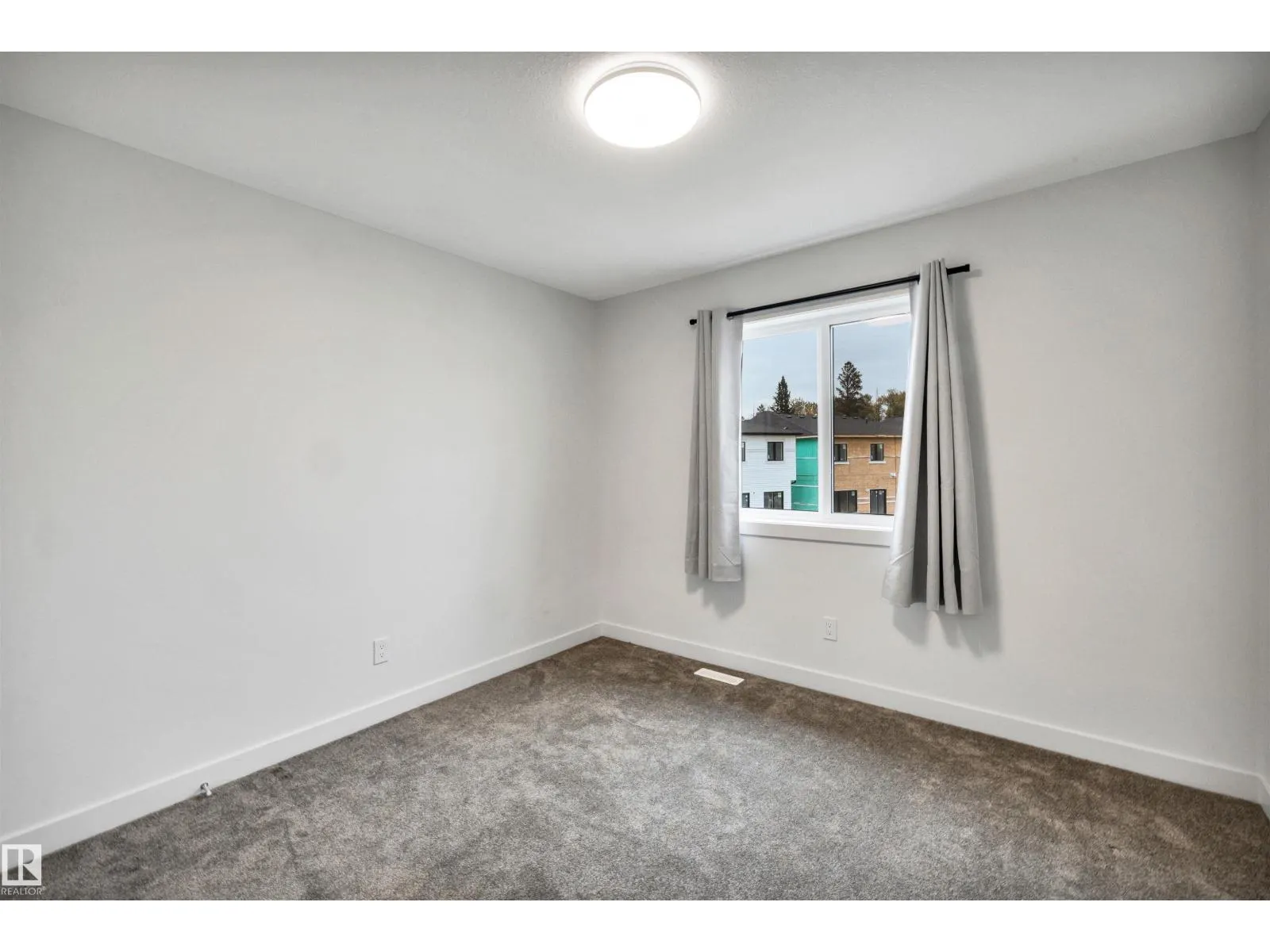 #52 5122 213A ST NW