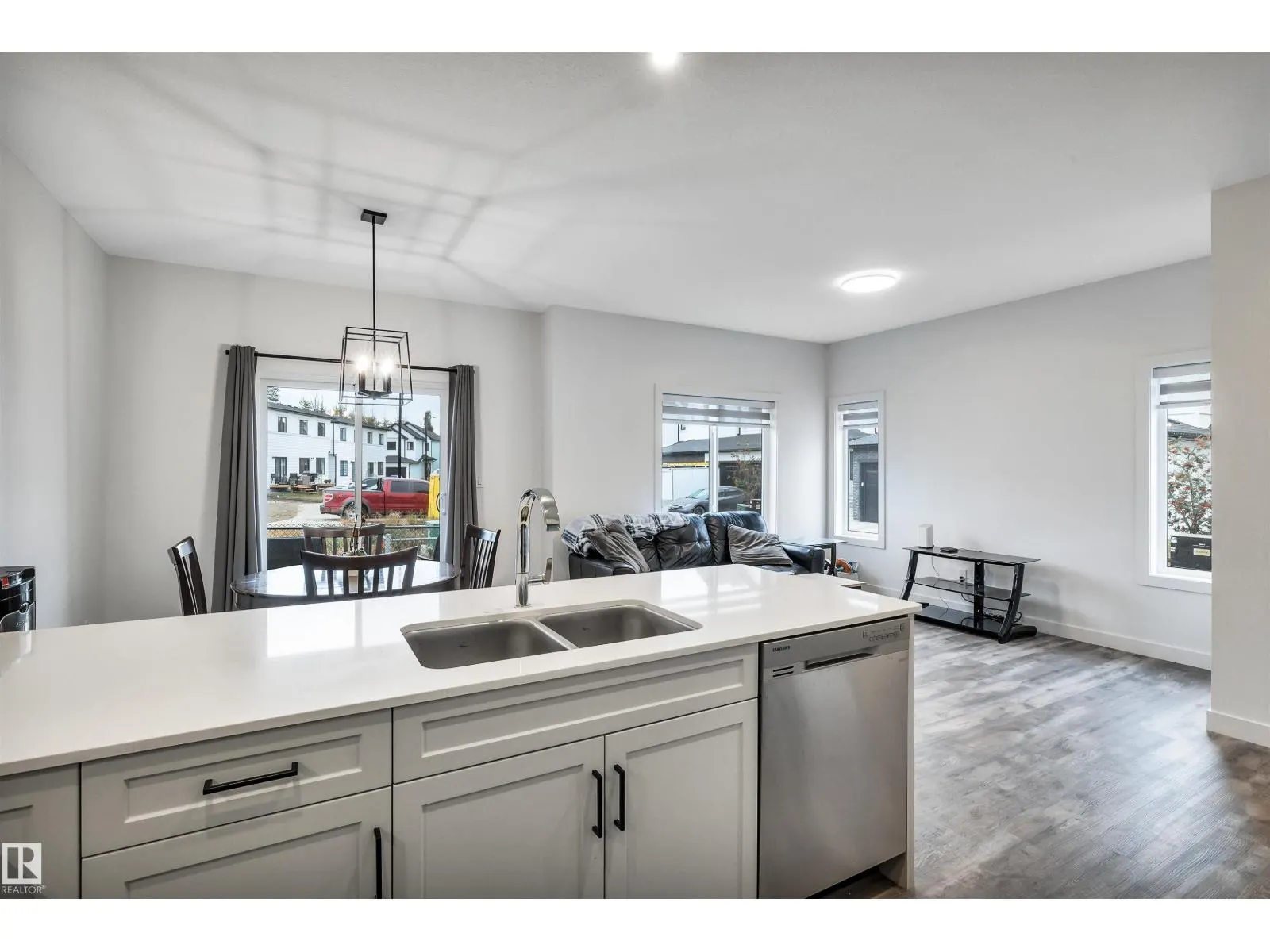 #52 5122 213A ST NW