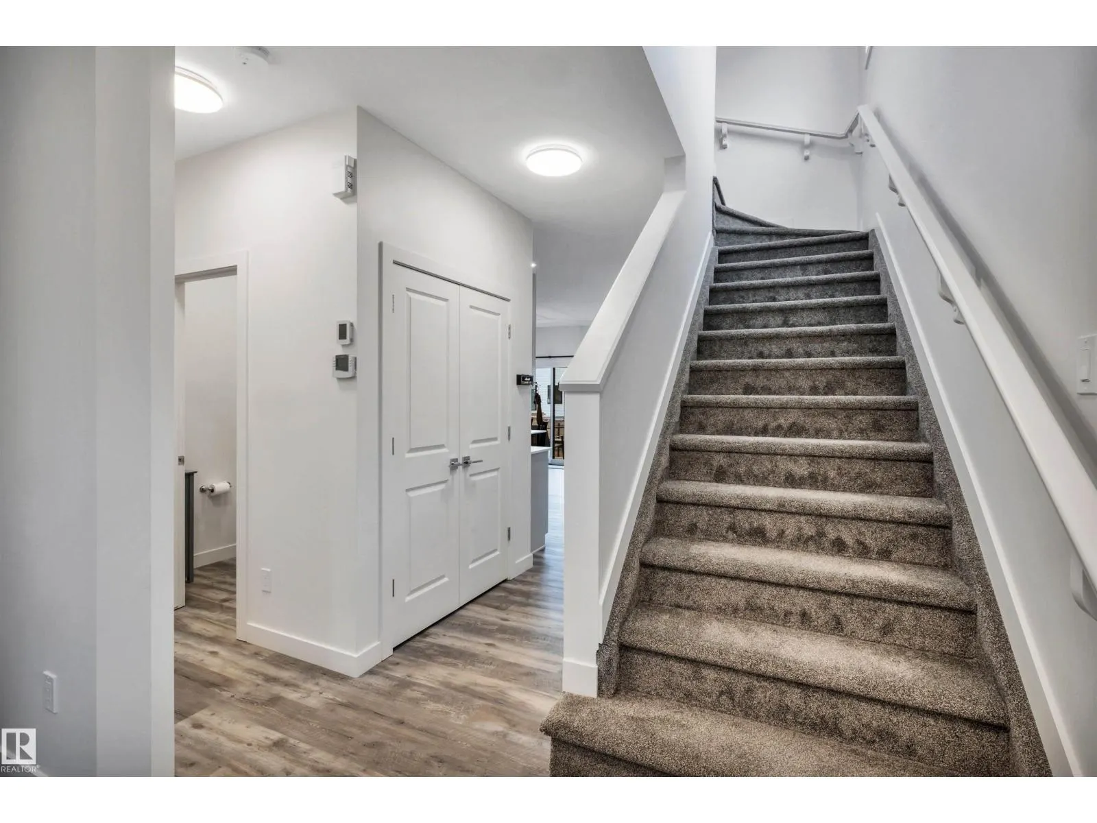 #52 5122 213A ST NW