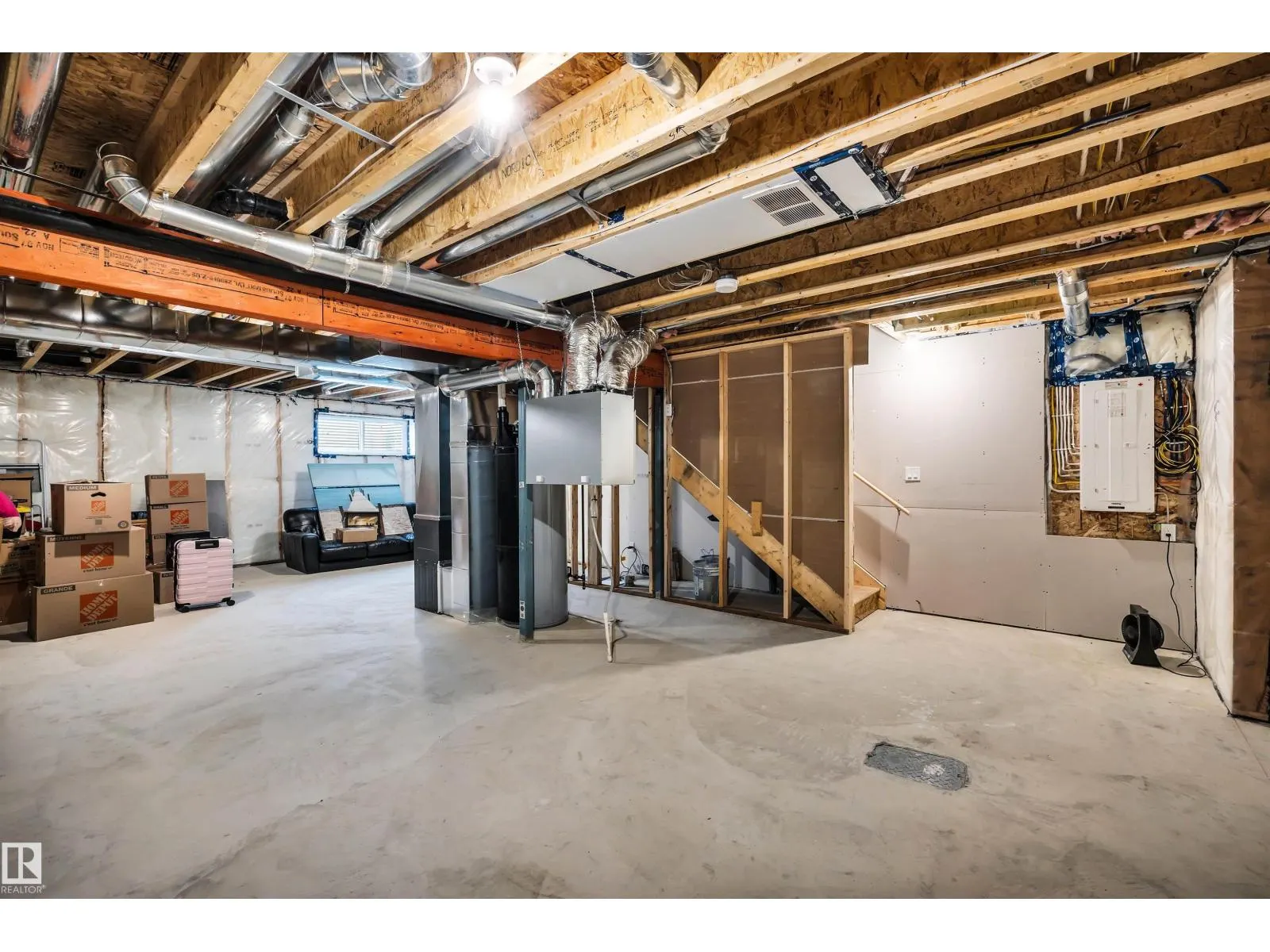 #52 5122 213A ST NW
