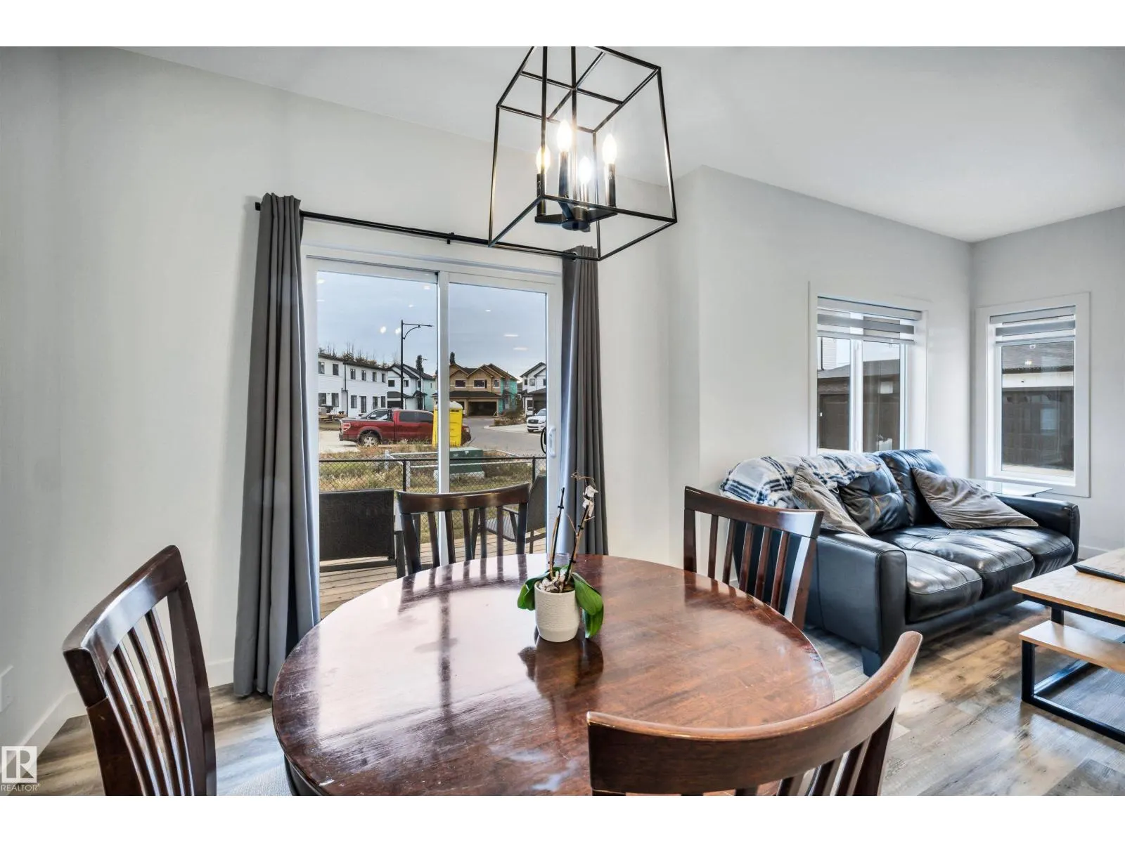 #52 5122 213A ST NW