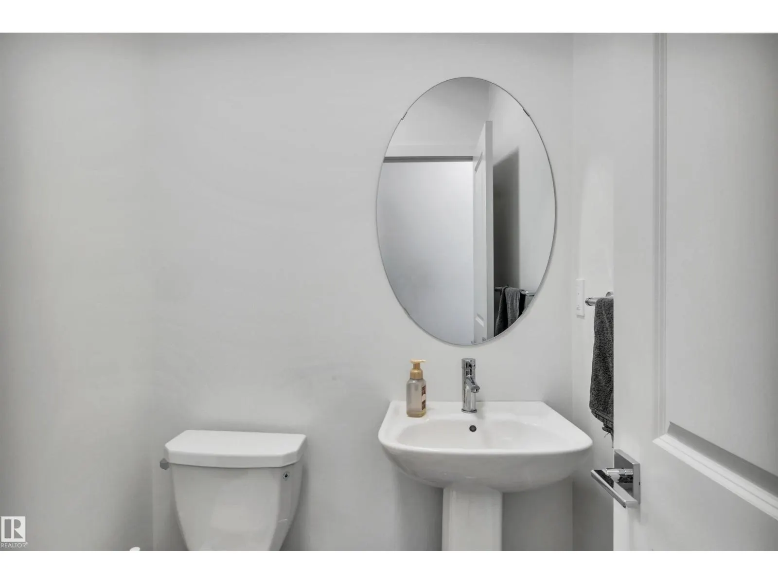 #52 5122 213A ST NW