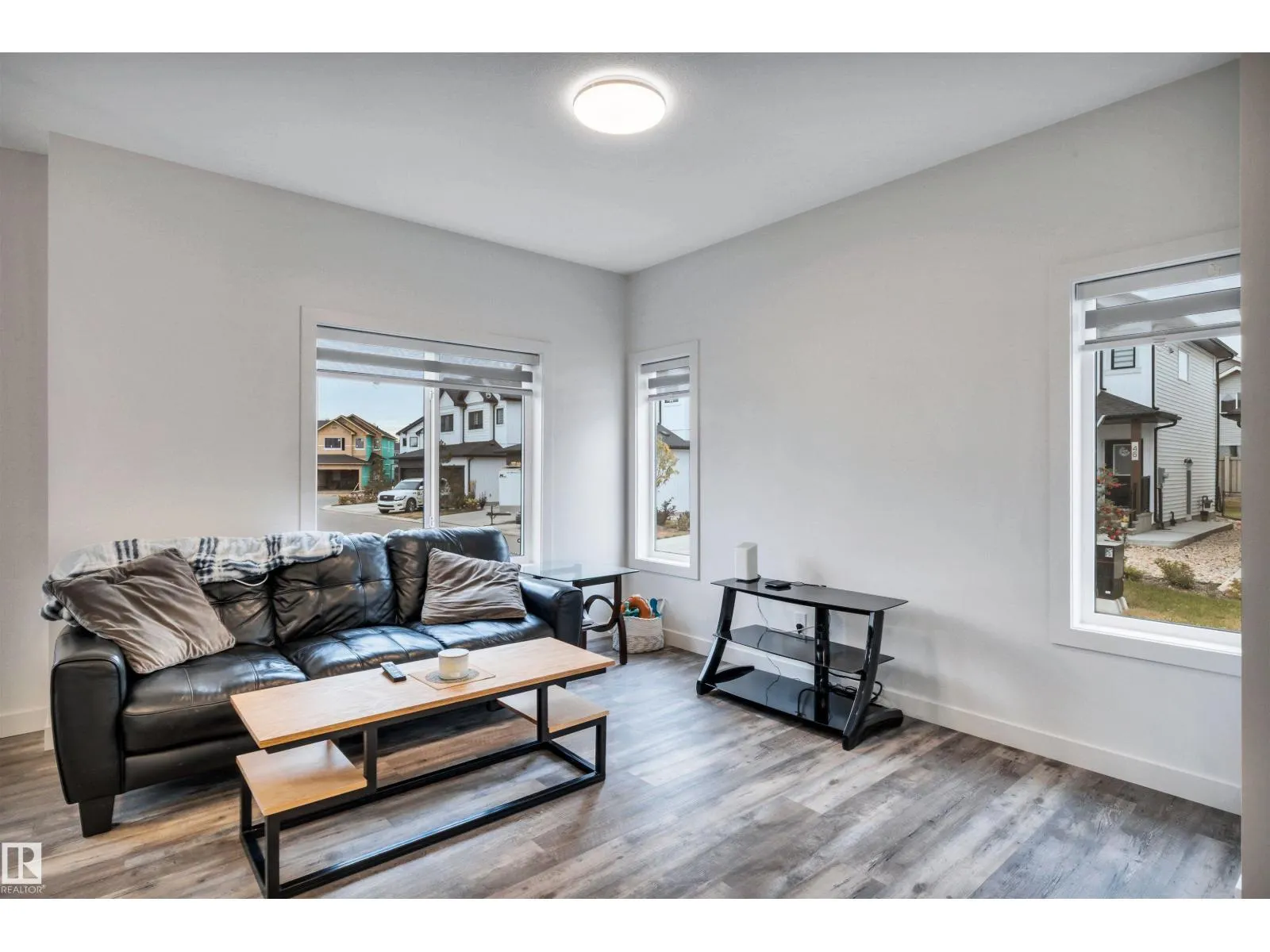 #52 5122 213A ST NW