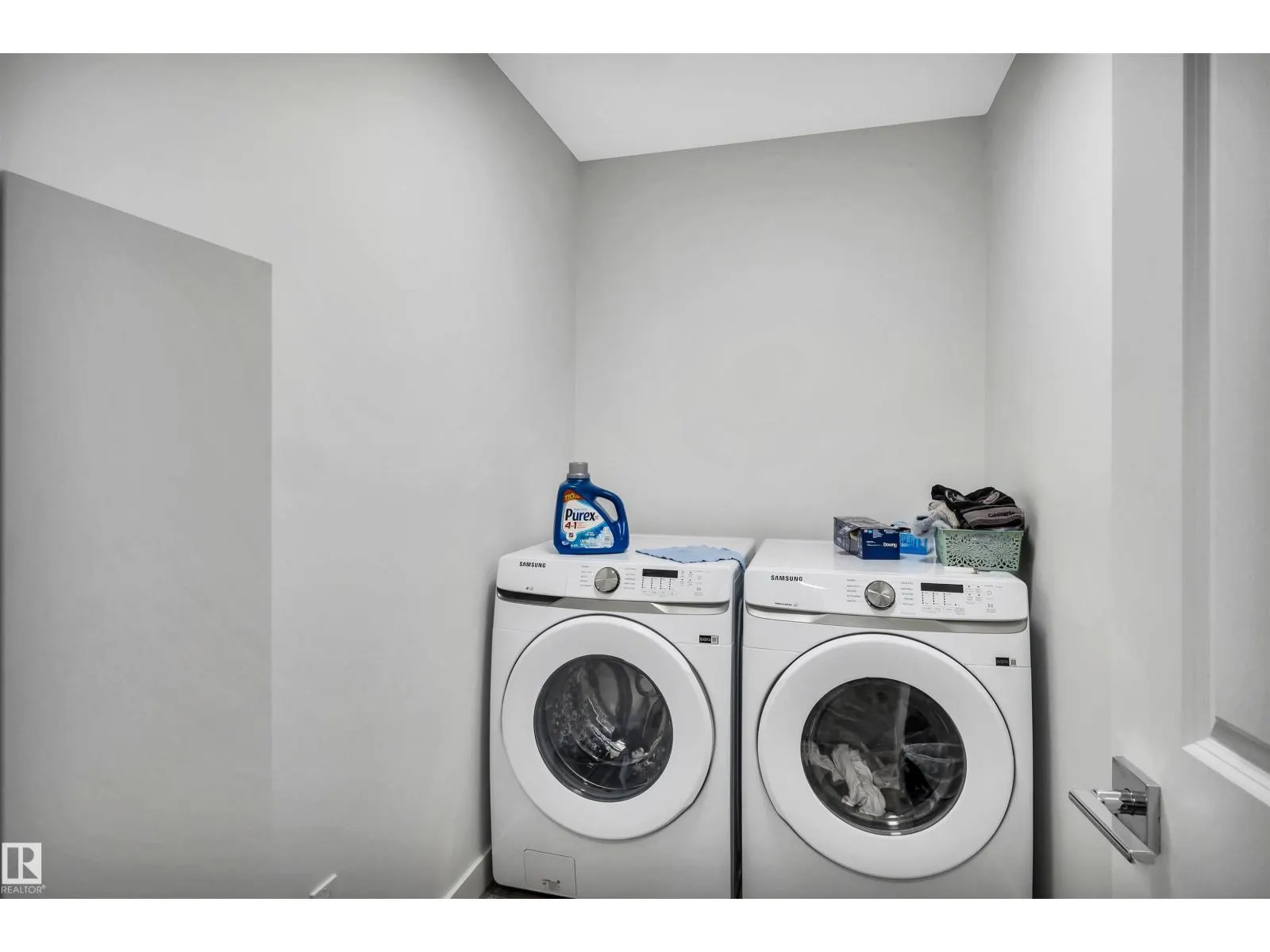 #52 5122 213A ST NW