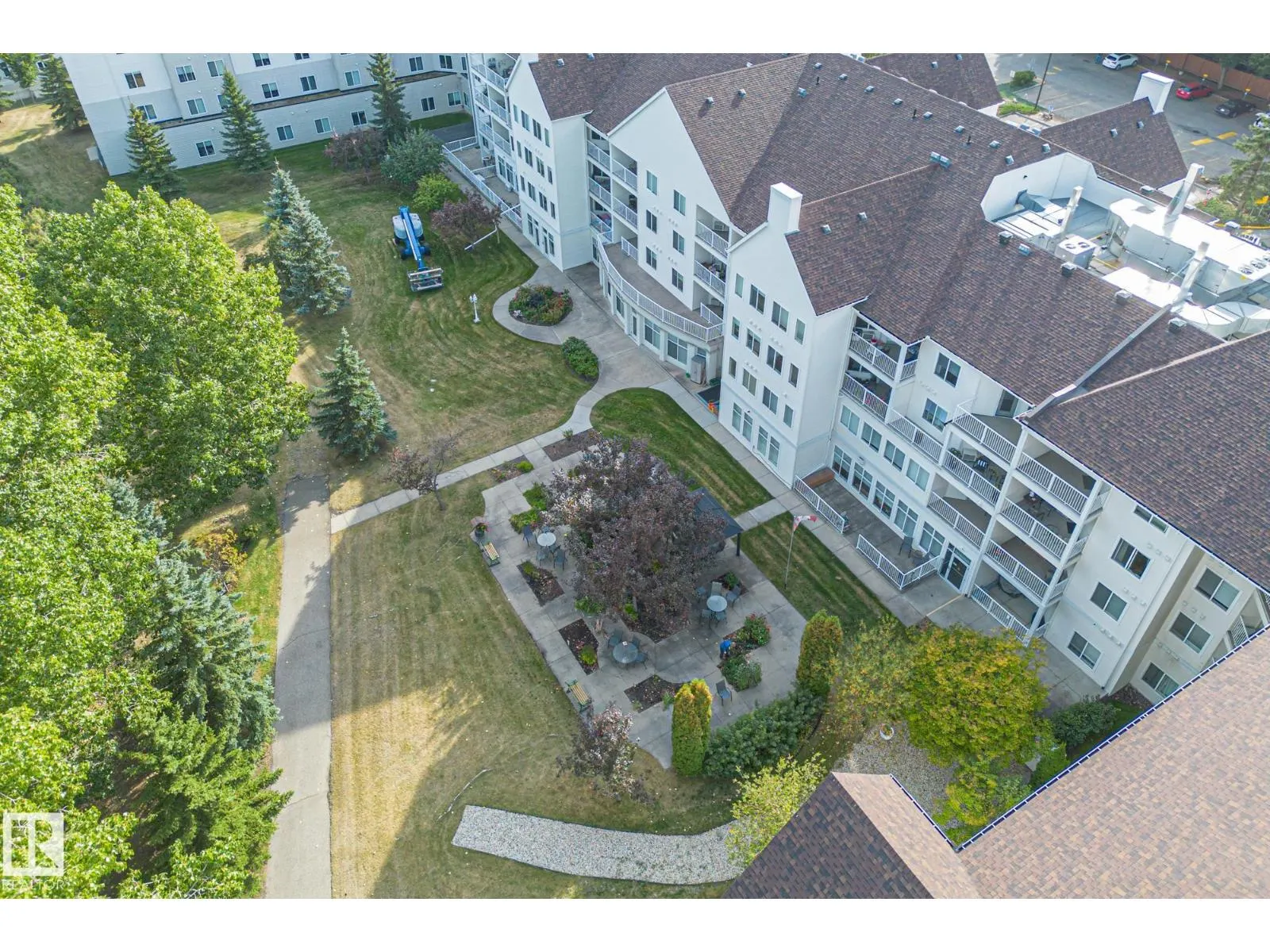 #414 78 MCKENNEY AV