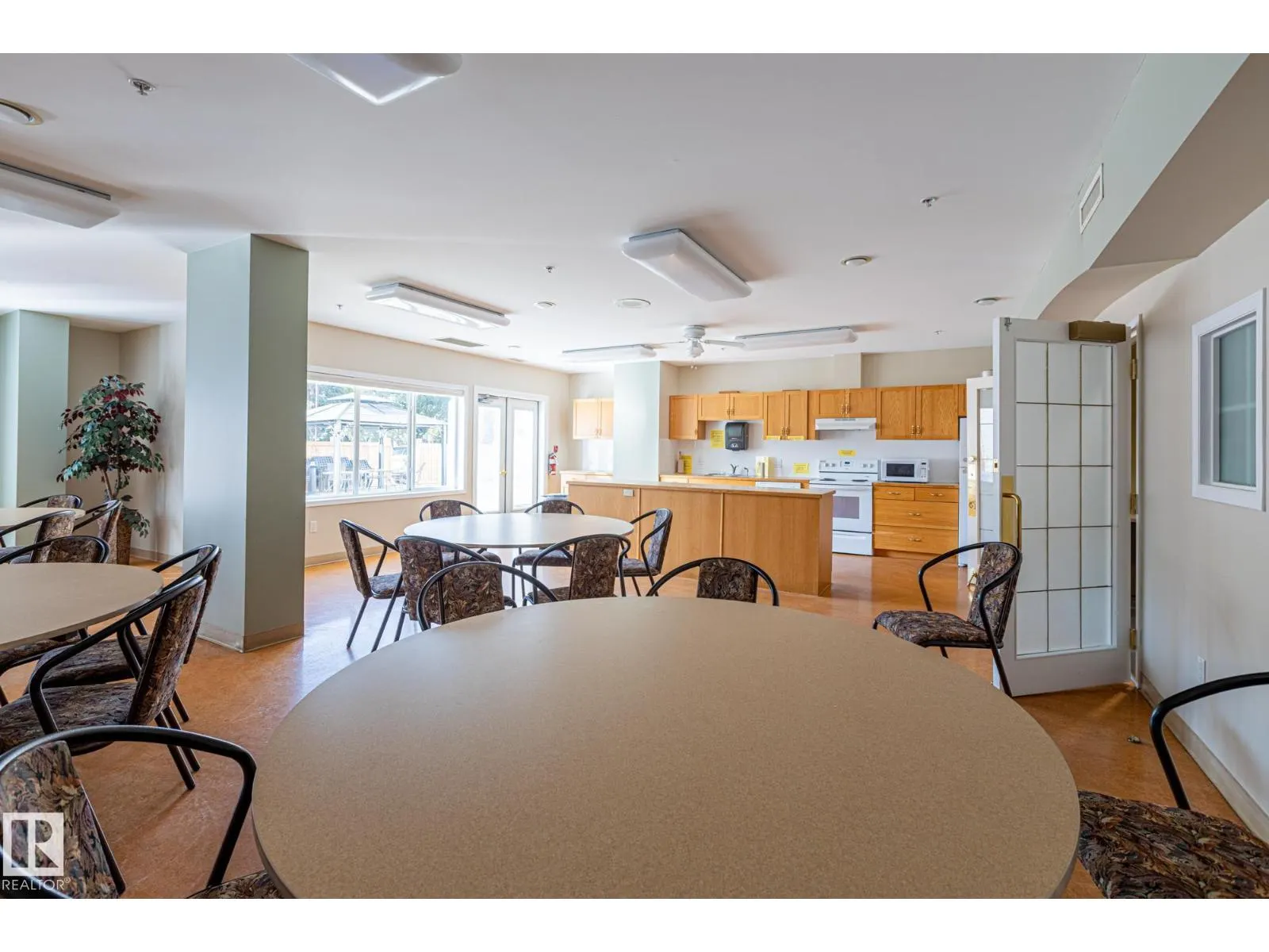 #414 78 MCKENNEY AV
