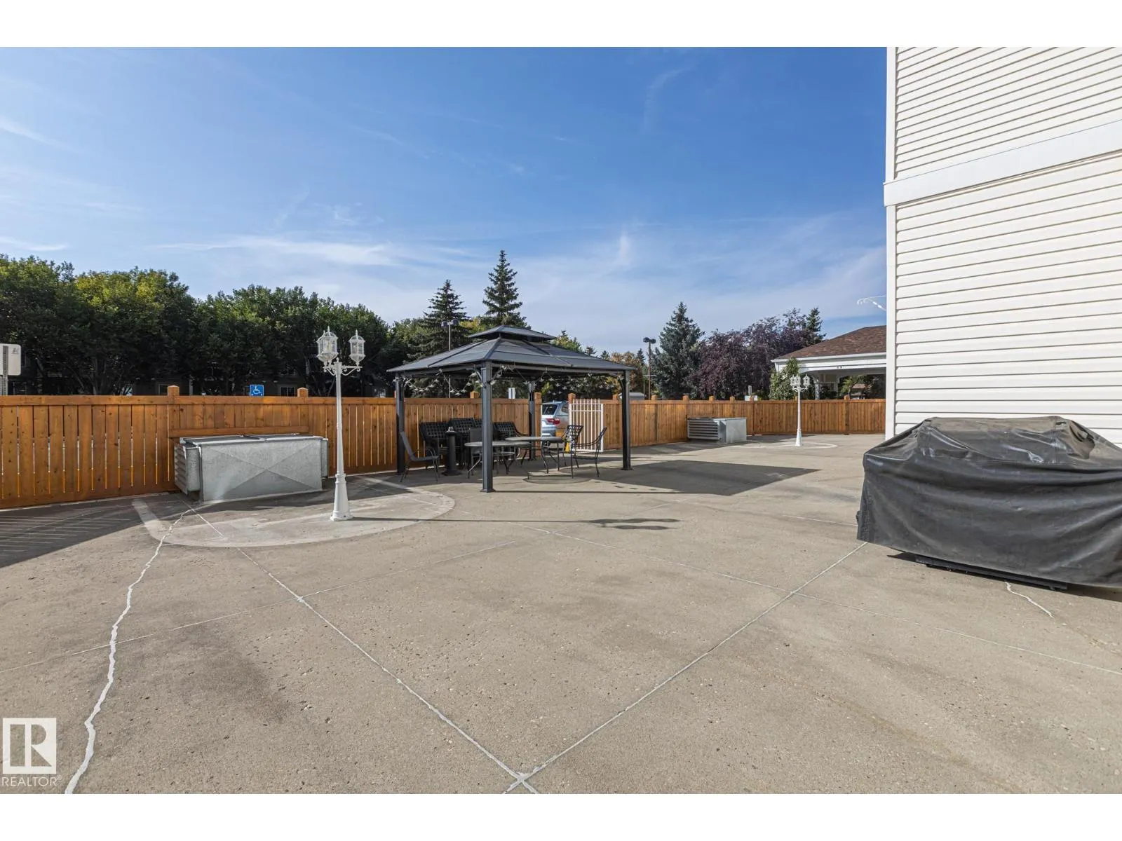 #414 78 MCKENNEY AV