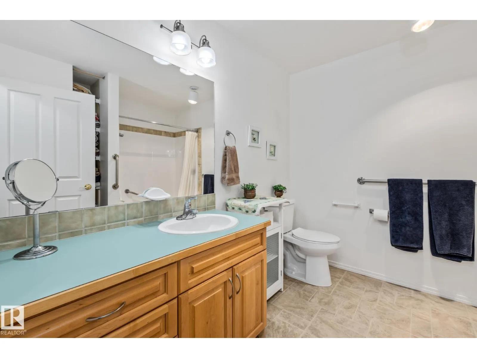 #414 78 MCKENNEY AV