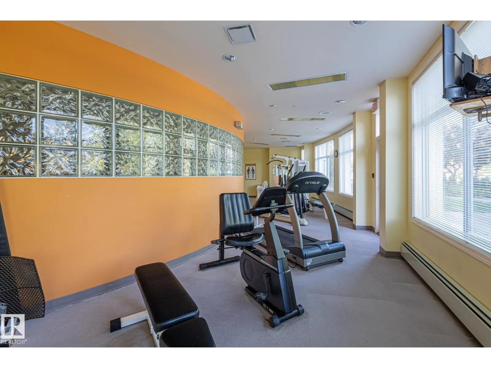 #414 78 MCKENNEY AV