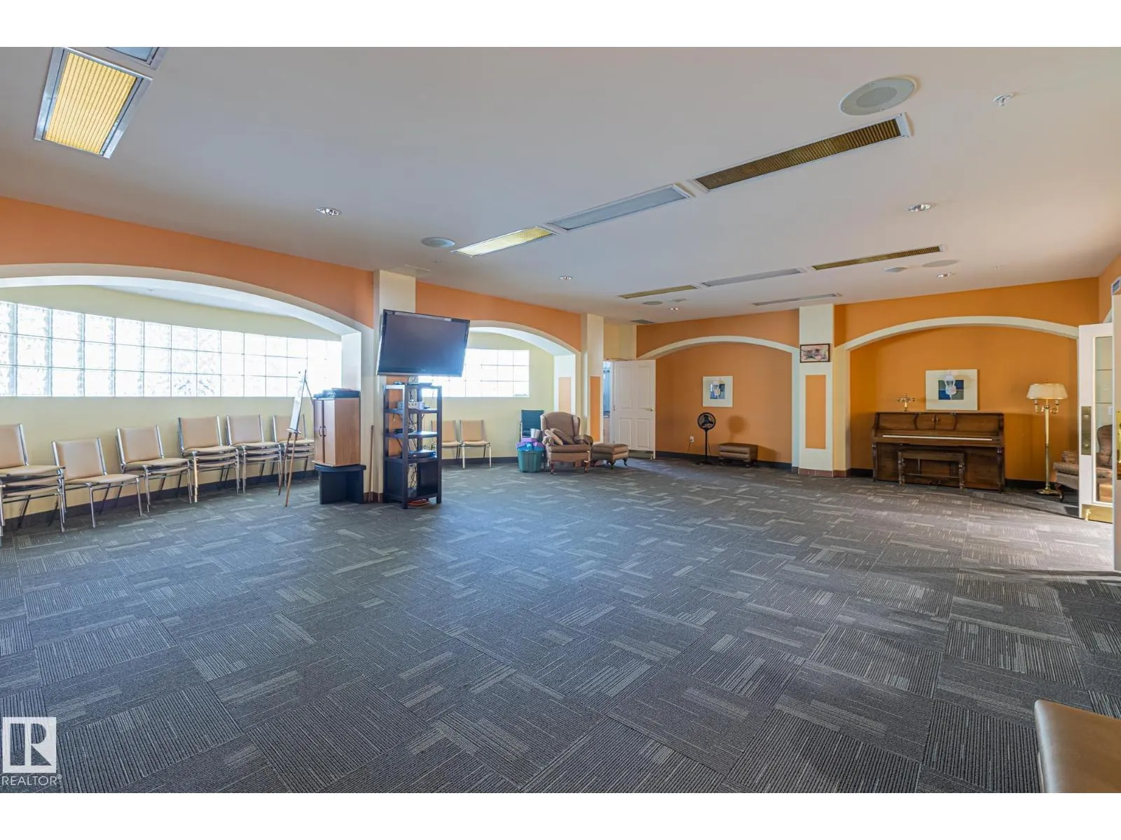 #414 78 MCKENNEY AV