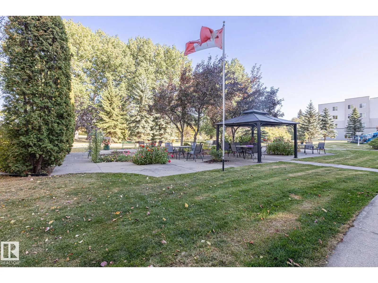 #414 78 MCKENNEY AV