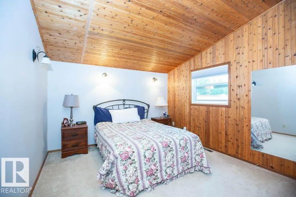 16 Maple Cresent