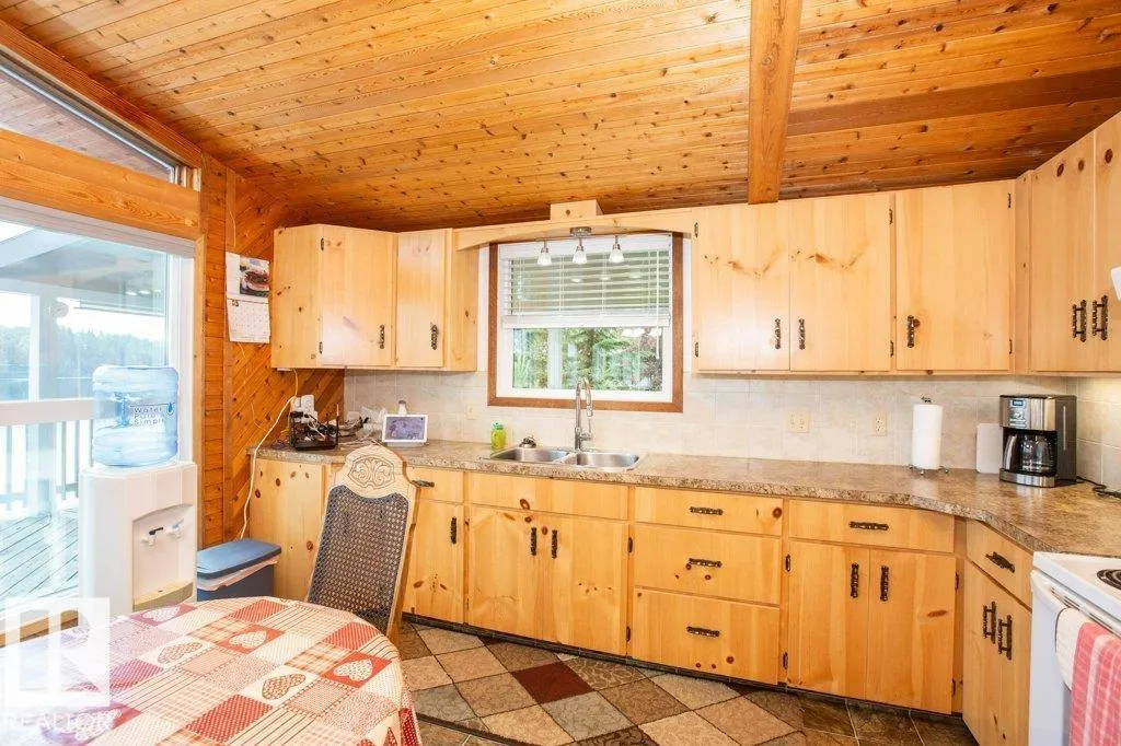 16 Maple Cresent